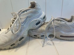 Nike Air Max Plus (GS) triple White Metallic Silver CW7044-100 Youth Size 7y