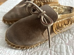 LL BEAN Suede Shearling Lined Good Moc Slippers Shoes Kids Unknown Sz 7.5” F11*