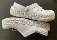 Crocs Kids Geometric Classic Clog Whitee with Hello Kitty Charms Size 5