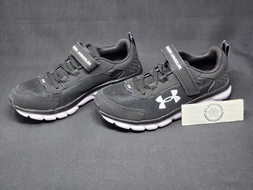 UA Assert 9 AC Boys Size 2.5 Black White Running Shoes Sneakers 3024635-001 NBY