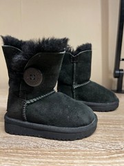 Toddler Bailey Button Uggs Size 6 Black