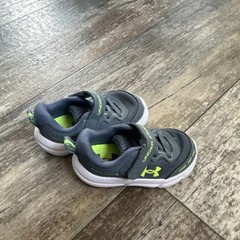 Under Armour Breathable Mesh Athletic Sneakers Gray Neon Green Toddler size 5K