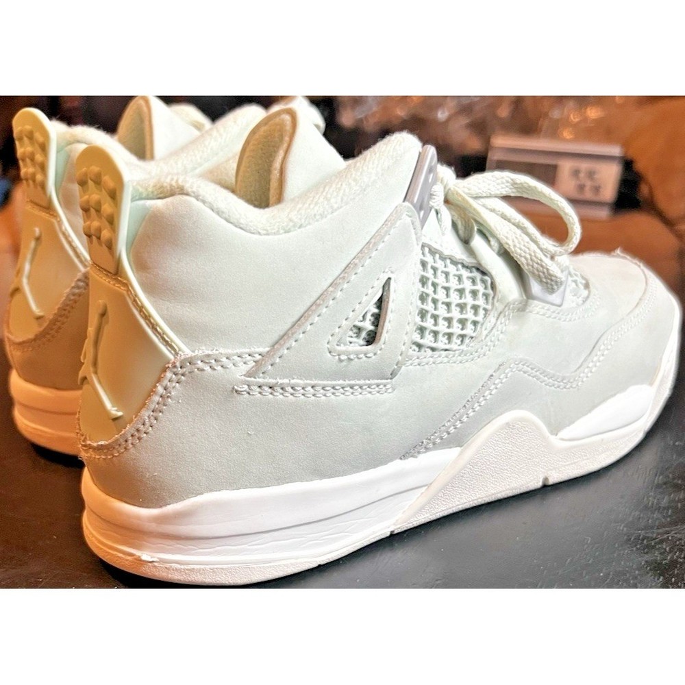 Nike Jordan 4 Retro „Abundance“ Seafoam Green Girl’s Size 3Y
