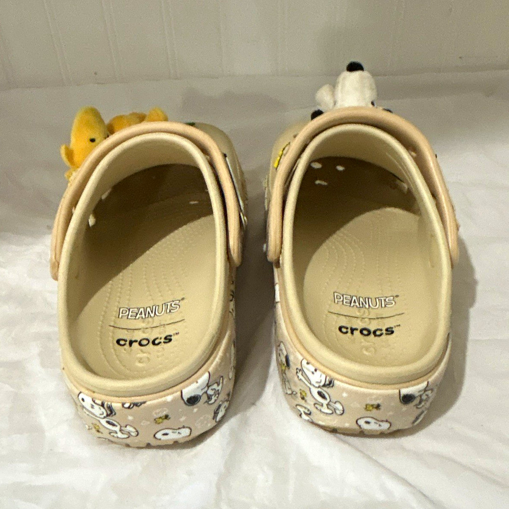 Crocs Classic Clog Peanuts Snoopy Woodstock Beige Kids US 6 Slip-On