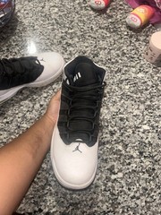 Jordan Max Aura White/Black Mid Top Leather Basketball Sneaker Youth 7Y