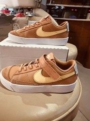 Nike Blazer Low 77 Amber Brown Boys Size 1Y White Athletic Shoes