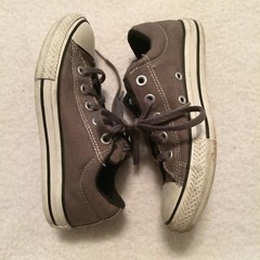 Junior Converse LOW Gray Canvas Athletic Shoes Size 2 / 33.5 Minimal wear