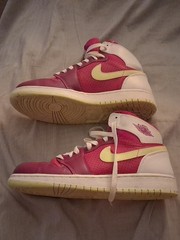 Nike Air Jordan 1 Retro Fuchsia Flash Size 6.5 Y Pink White Yellow High Top Shoe