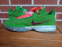 Nike Lebron XX 20 ‚Stocking Stuffer‘ Green Sneakers, Size 7Y DQ8649-300
