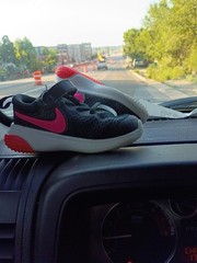 Nike Unisex Kids Athletic Sneaker US 7.5 Black Pink White Logo Accent