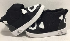 Ikiki Skull & Crossbones Squeaky Toddler Shoes Size 3 Black/White M01171 EUC