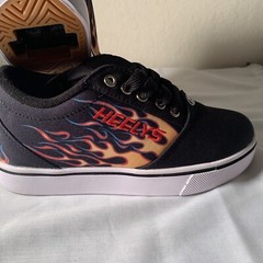 HEELYS PRO 20 FIRE GRADE SCHOOL LIFESTYLE SHOES Size 2 Youth Brand New No Wheels