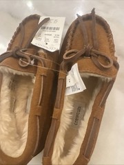 ￼￼ Crewcuts Kids Suede Slippers K1 Tan Fuzzy Line: never worn ￼
