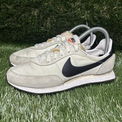 US Youth Size 5 – Nike Waffle Trainer 2 sneakers in White/Black/Sail