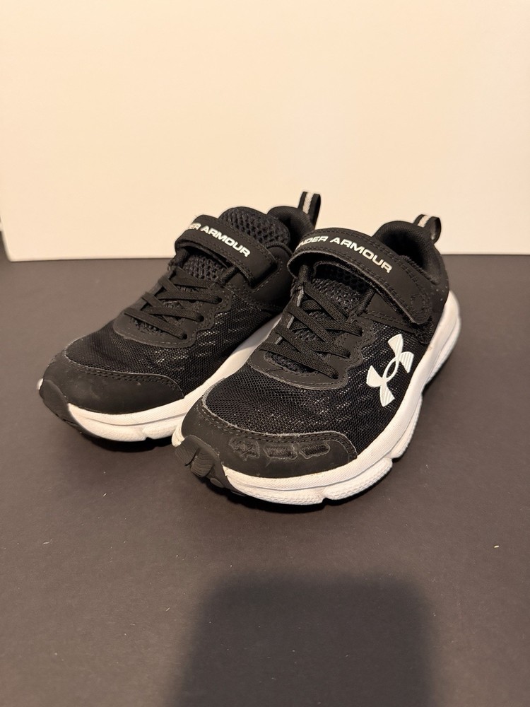 Under Armour Assert 10 Sneakers Running Size 1Y Youth Black/White
