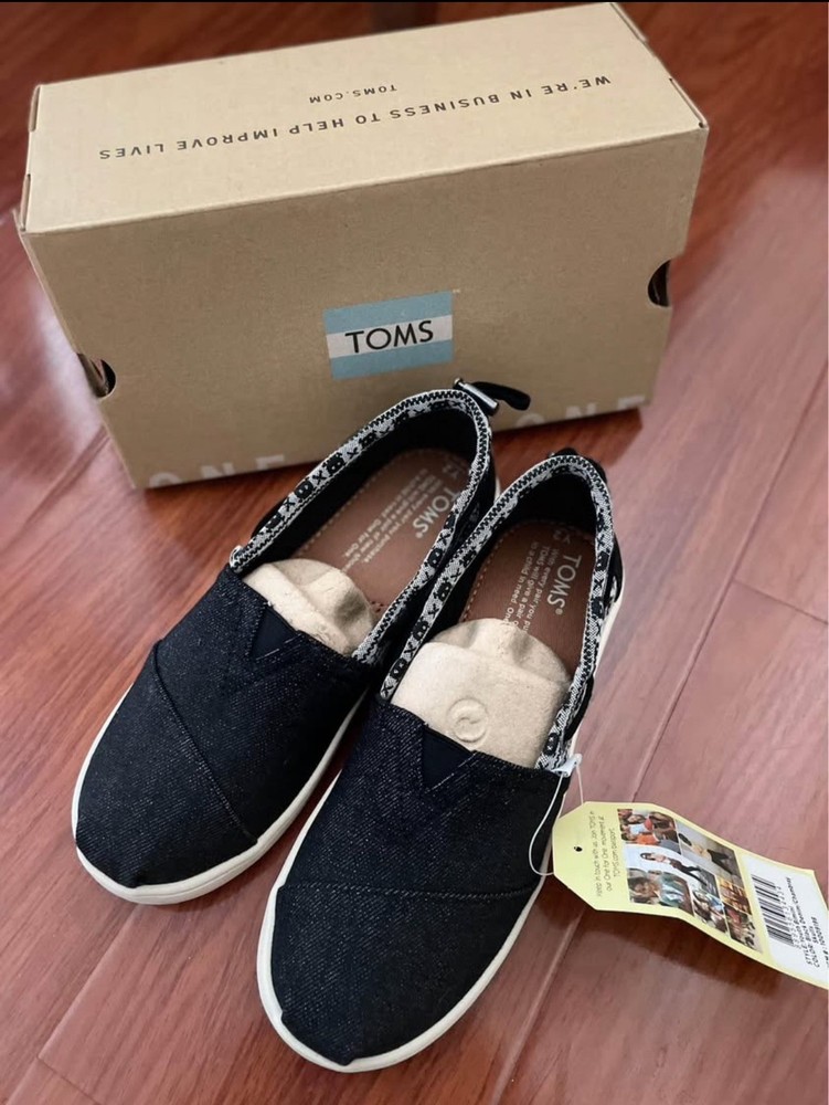 NIB TOMS Boy Bimini Black Denim/Chambray Skulls size 2 Youth