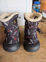 Bogs Infant Snow Boots Shark Pattern Size 5 Waterproof Insulated Excellent