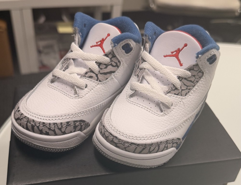 Jordan 3 Retro „True Blue“ Toddler Athletic Shoes (DM0968-104) Size 6C