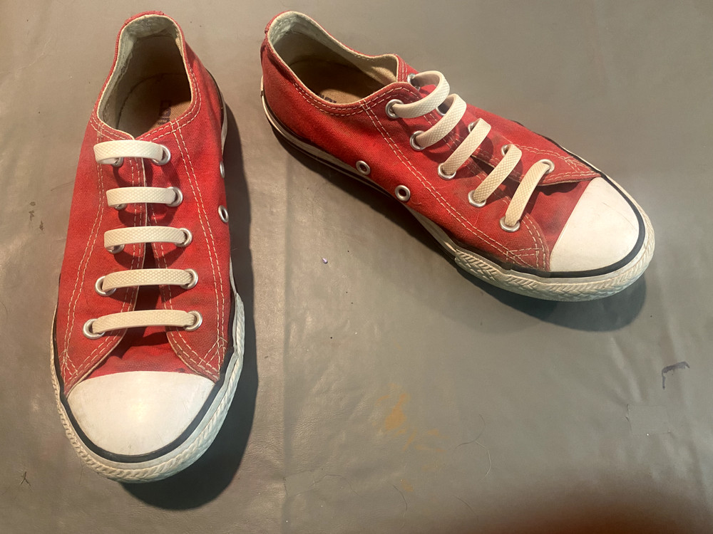 CONVERSE Chuck Taylor All Star Red Low Top Sneaker Big Kid Youth Size 1 Unisex