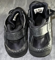 Nike Air Huarache Triple Black Athletic Shoes 654275-016 Youth Size US 6Y