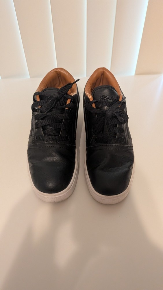 Heelys Black Outside Cashew Inside USA Size Youth 6 Male Sizing