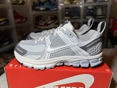 Size 4Y-Nike Vomero 5 GS Pure ‘Platinum Metallic Silver’ HF6998-002 (No-Lid)