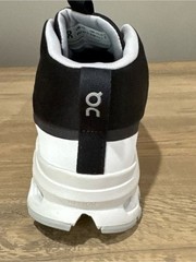 On Cloudhero Mid Waterproof boot, Unisex Youth 6,Black, Gray & White