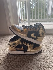 Air Jordan 1 Mid SE Metallic Gold Black SKU: DR6967-071 Youth 7 Men’s 7 Women8.5