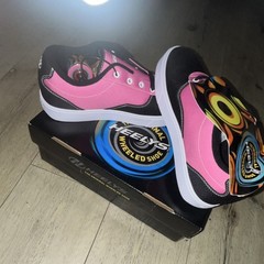 Heelys Pink Black White Wheeled Sneaker Unisex Kids Low Top Lace Up Logo
