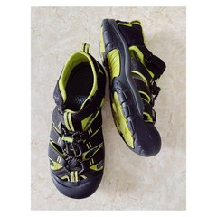 Keen Youth Sz 4 Newport H2 Green and Black Waterproof Sandal