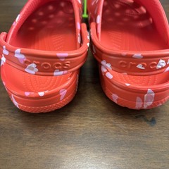 Crocs Hearts Classic VDay Graphic Clog/ Hearts/Cherry Red/ Size J6