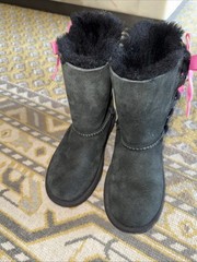 UGG PALA Black BOOTS Pink Ribbon Sz 13/ Eu 30