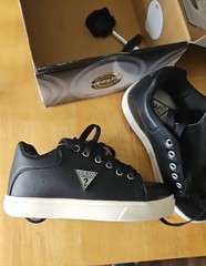 NEW Guess Heelys Skate Shoe Size Youth 2 NEW in Box