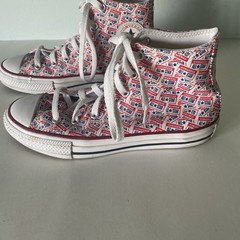 Converse Chuck Taylor All Star Junior 4 Hi Top Red Logo Print Unisex