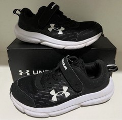 Under Armor- Pull on running Shoe, Youth 3, Black white