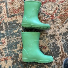 Totes EveryWhere Kids Rubber Boots 9-10 Green Rain Puddle Boating Fishing Beach