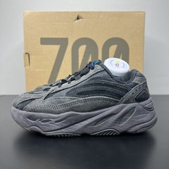 Size 11.5K – Yeezy 700 V2 Vanta Pre-School Kids