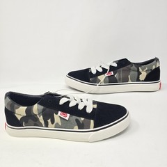 Mark Ecko Unltd Sneakers Youth Size 5 Lace Up Camo Print/Black Suede