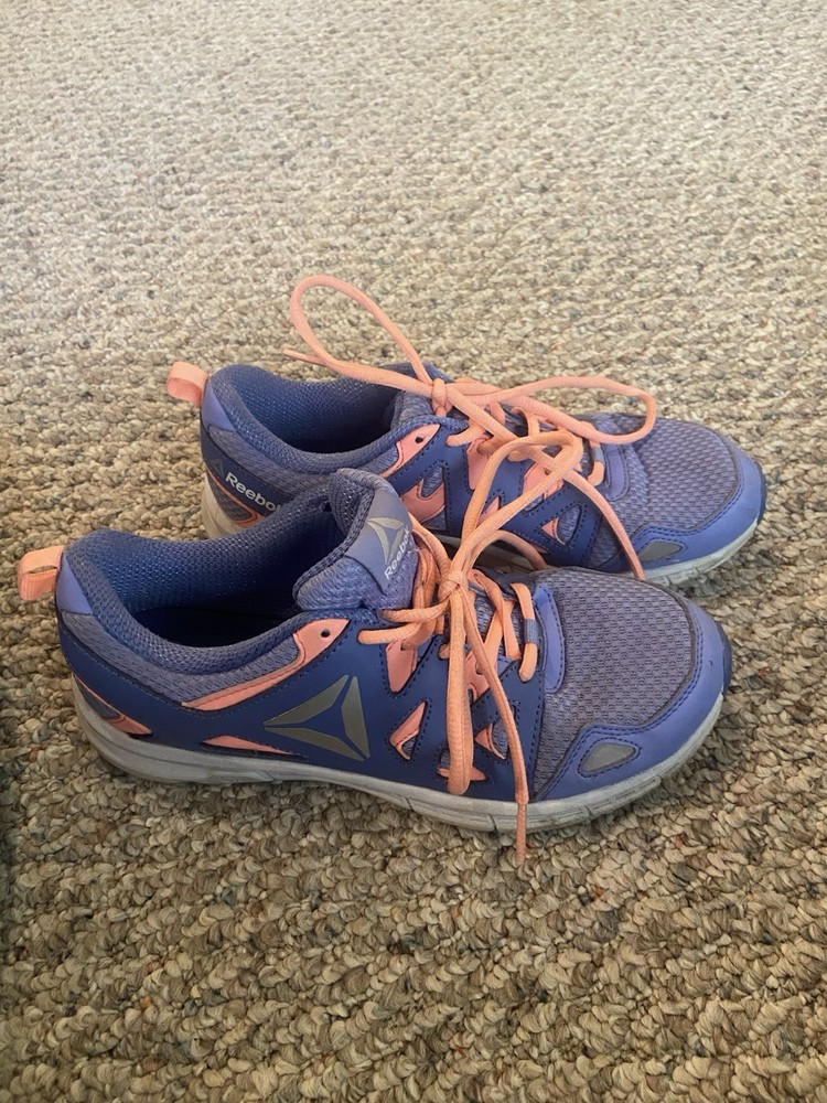 Reebok size 5 1/2 big kid athletic shoe