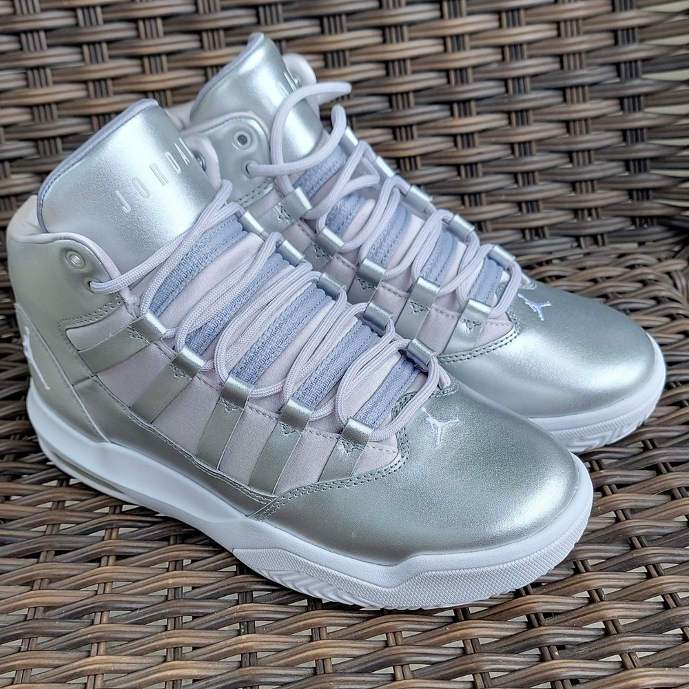 Jordan Max Aura SE (GS) Silver Gray White Sneakers Unisex Kids 6Y AV5175-040