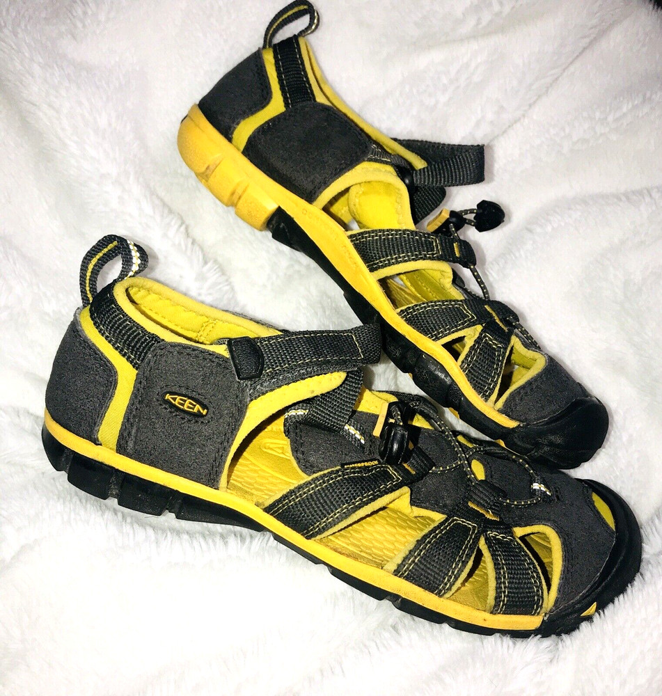 KEEN Newport adventure sandals Size 4 Big Kids hiking beach Sport travel Hawaii