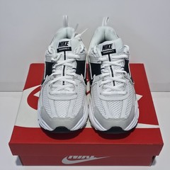 Nike Vomero 5 „White/Black/Gray“ Size 4Y