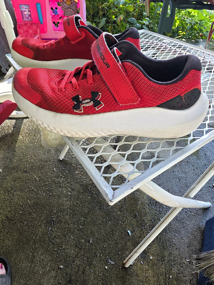 Under Armour Unisex Kids Athletic Sneakers Red/Black/White Hook & Loop 2.5Y