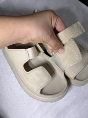 UGG GoldenGlow Kids Hook & Loop Sandal Beige US 2 EU 33.5 UK 1 1152813K
