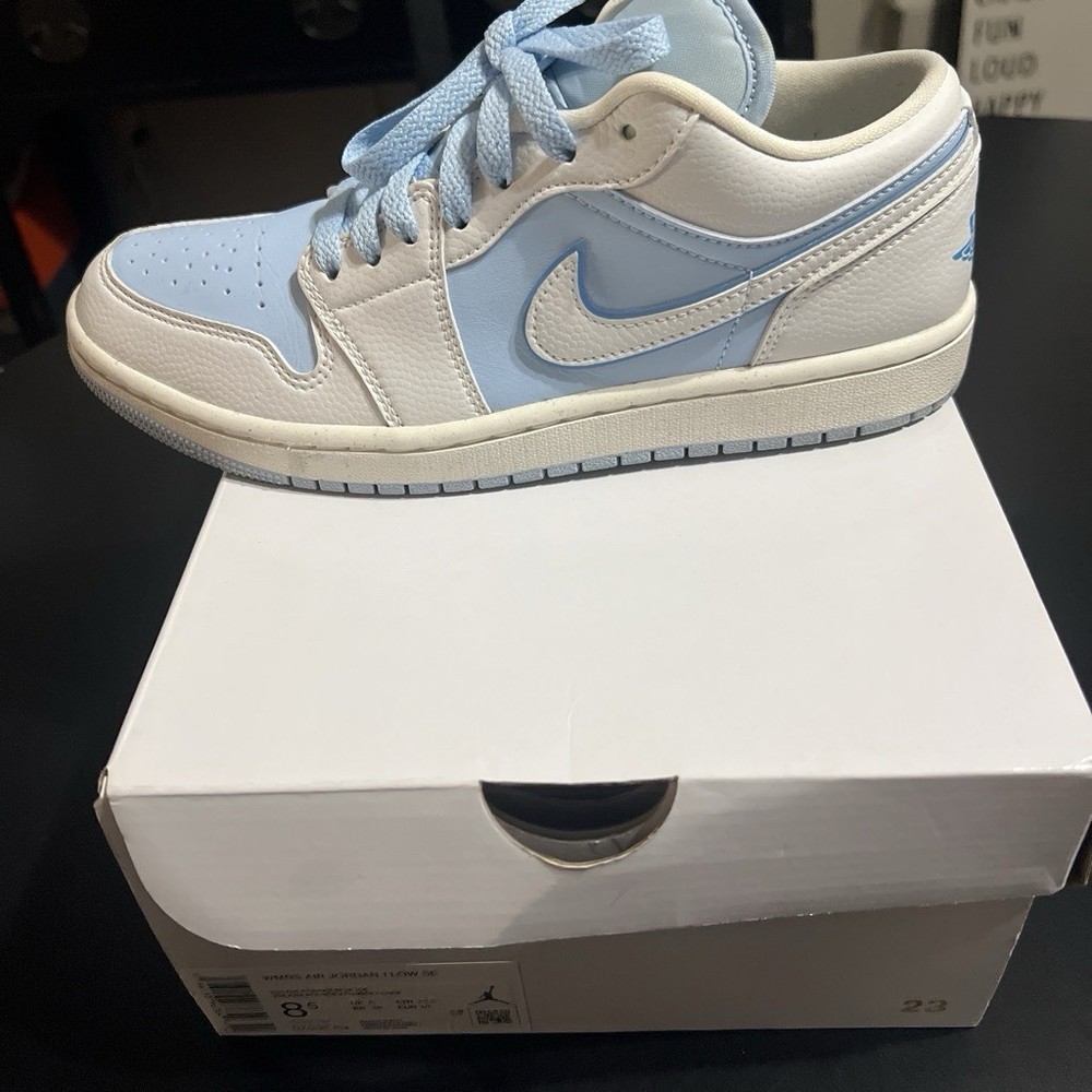 Jordan Air Jordan 1 Low SE (GS) Leather Sneakers White/Blue US 8.5Y