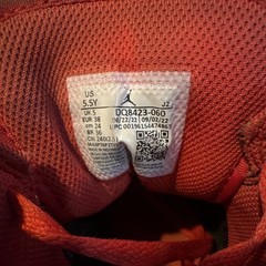Air Jordan 1 Mid GS “Alternate Bred”DQ8423-060 Size 5.5Y Grade School