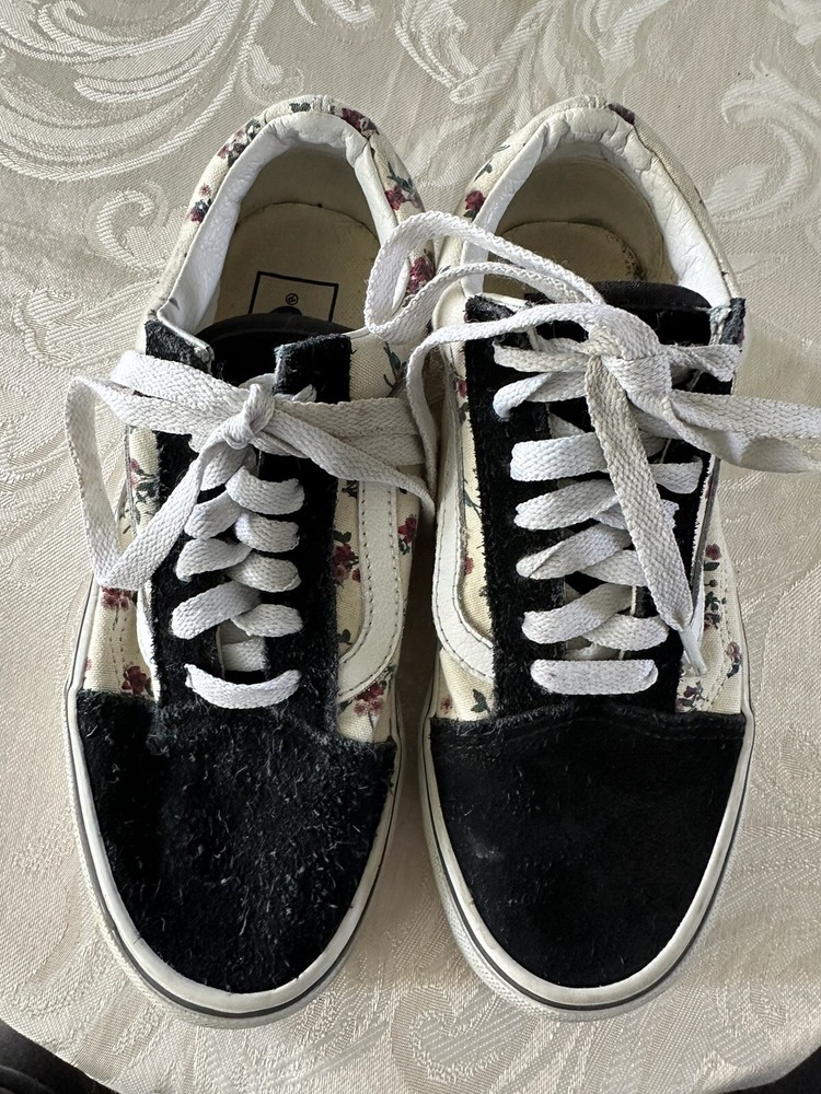 Unisex Black /Floral Vans Sneakers Size 3.5 Boys, Girls Size 5.