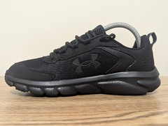Under Armour Unisex Charged Assert 9 Black Sneakers Running Size 6Y