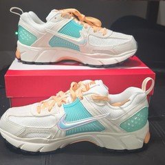 Nike Vomero 5 BG Unisex Kids White/Orange/Teal Sneaker US 4.5Y