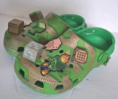 Minecraft Kids‘ Crocs Size Kids C12 Slides LIMITED EDITION Activewear Non-slip